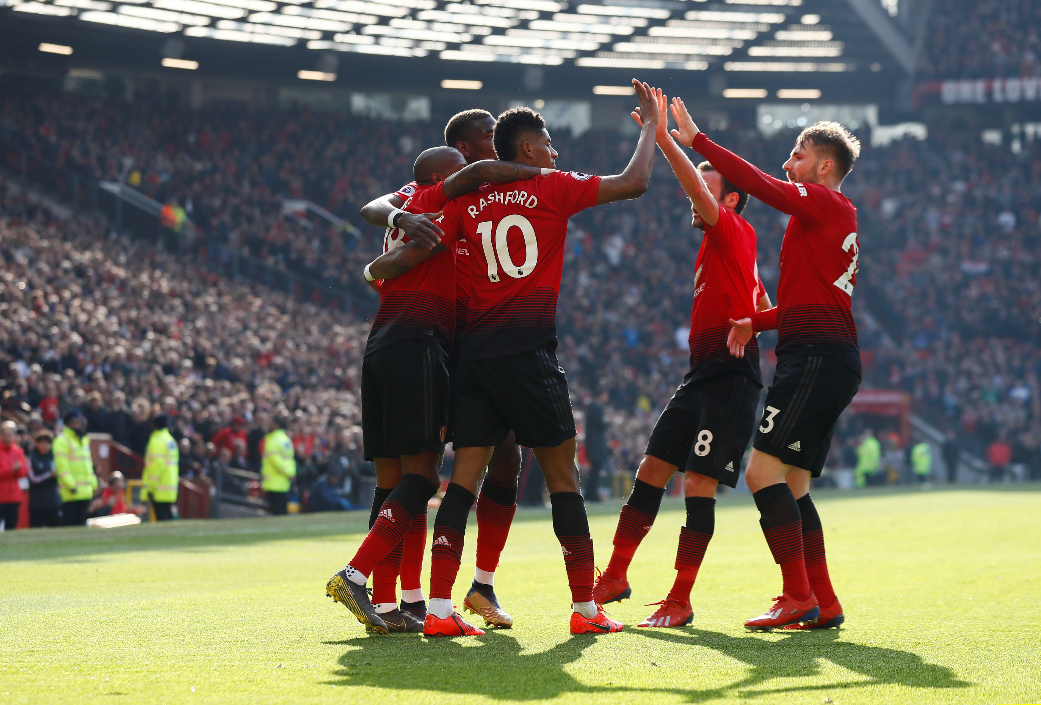 赛场外也以 赛场外也以