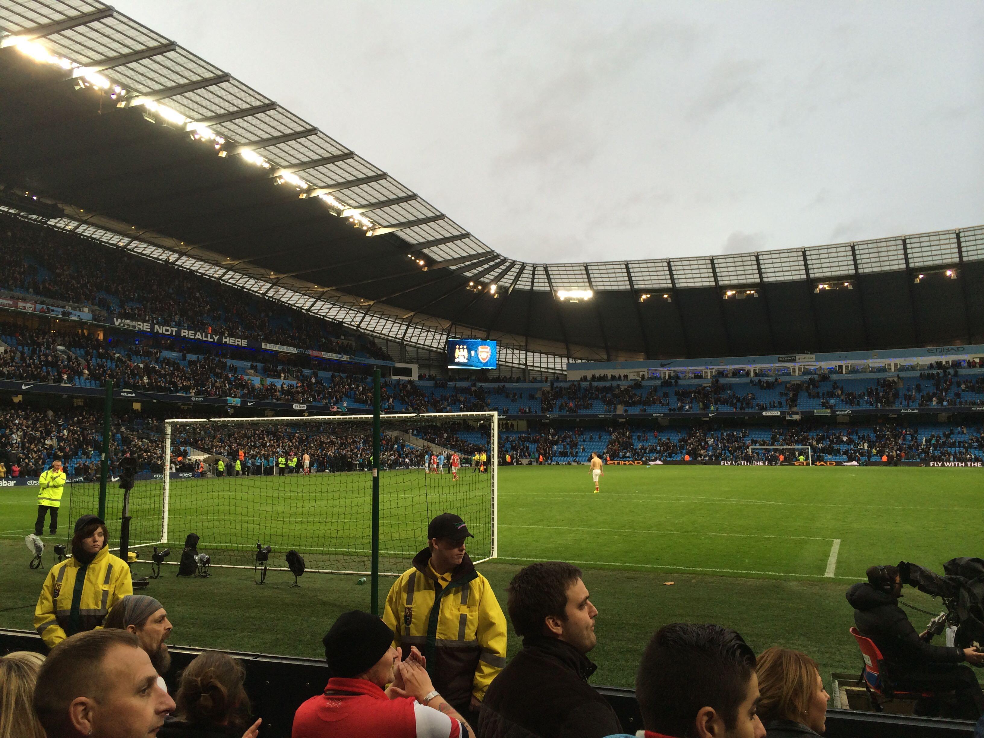 缺乏深度的 缺乏深度的